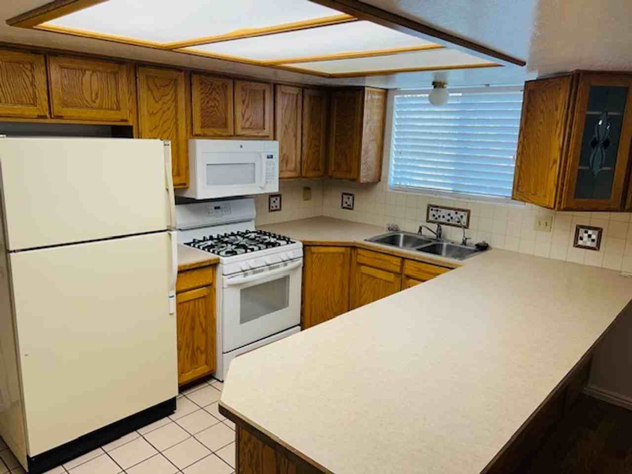 5094 S 1100 E - Photo 4 of 21