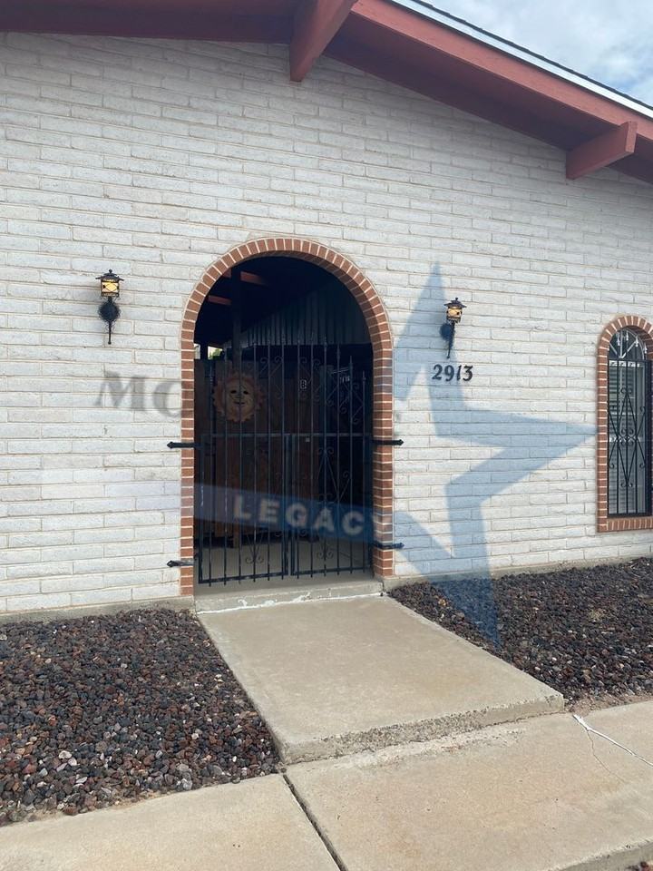 2913 Los Amigos Ct - Photo 2 of 18