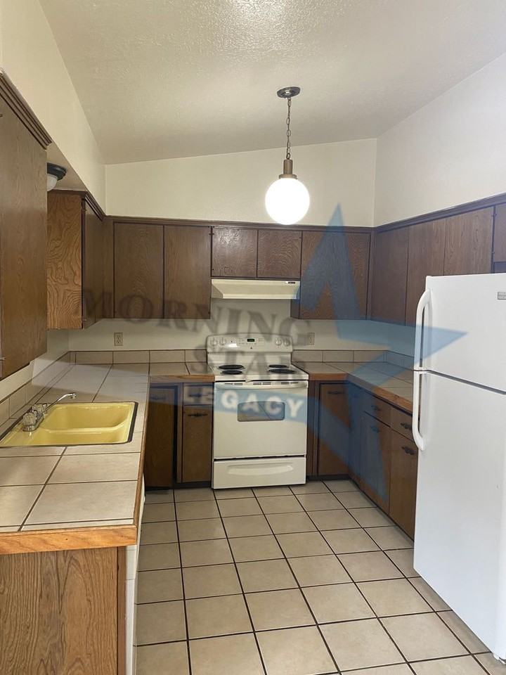 2913 Los Amigos Ct - Photo 3 of 18