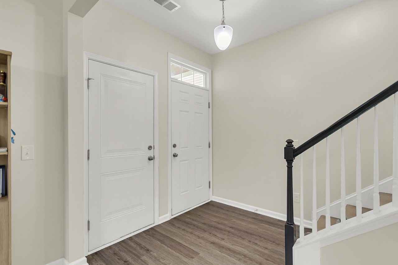 8903 Skipping Rock Ln - Photo 3 of 39