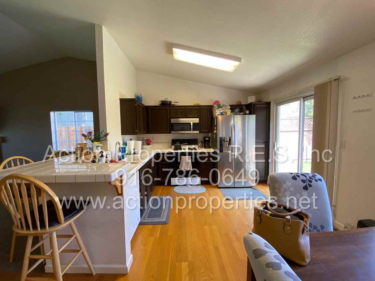 2380 Marsh Dr - Photo 2 of 10