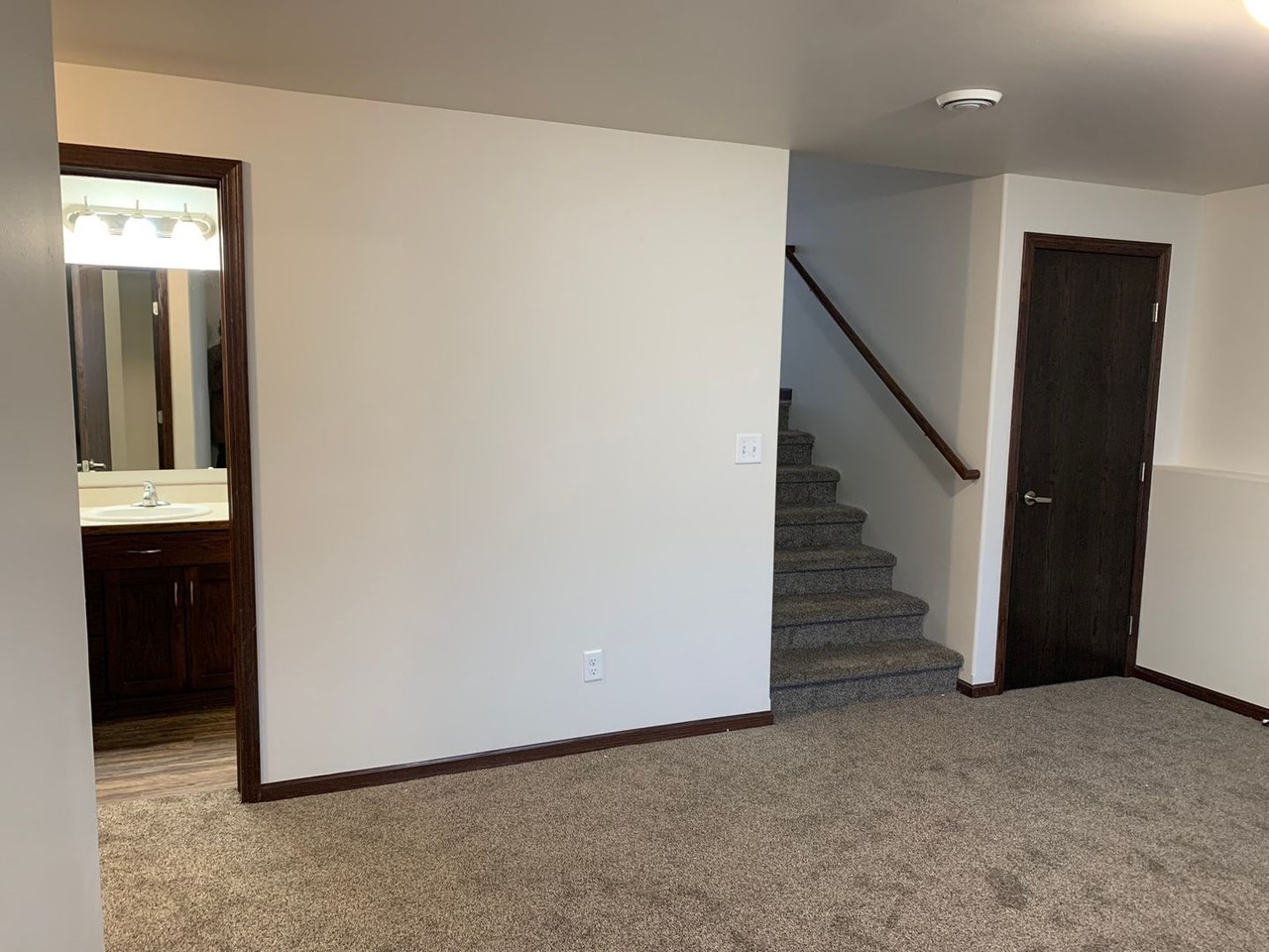 509 Foxtail Dr E - Photo 7 of 19