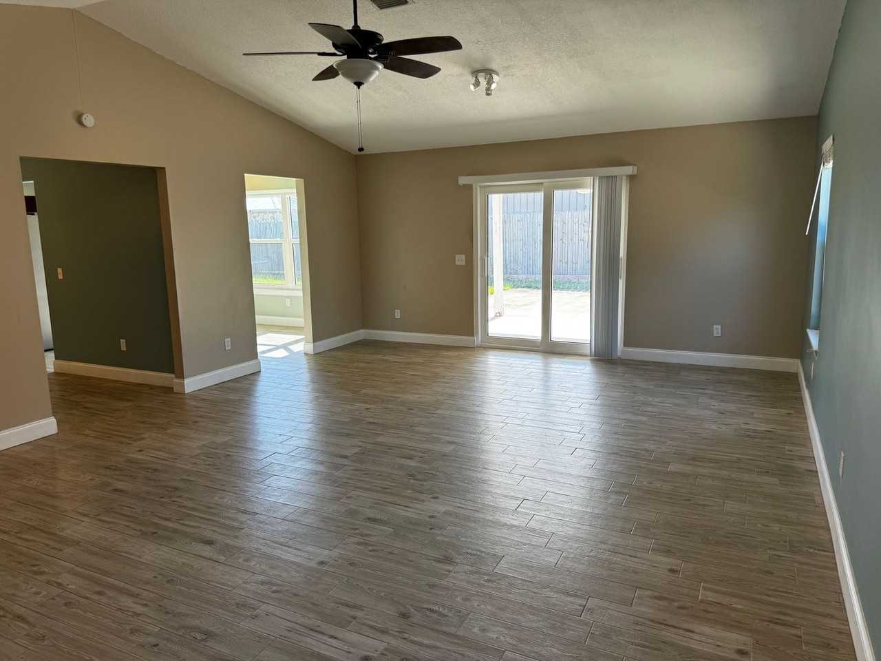 907 Lee Ct - Photo 4 of 21