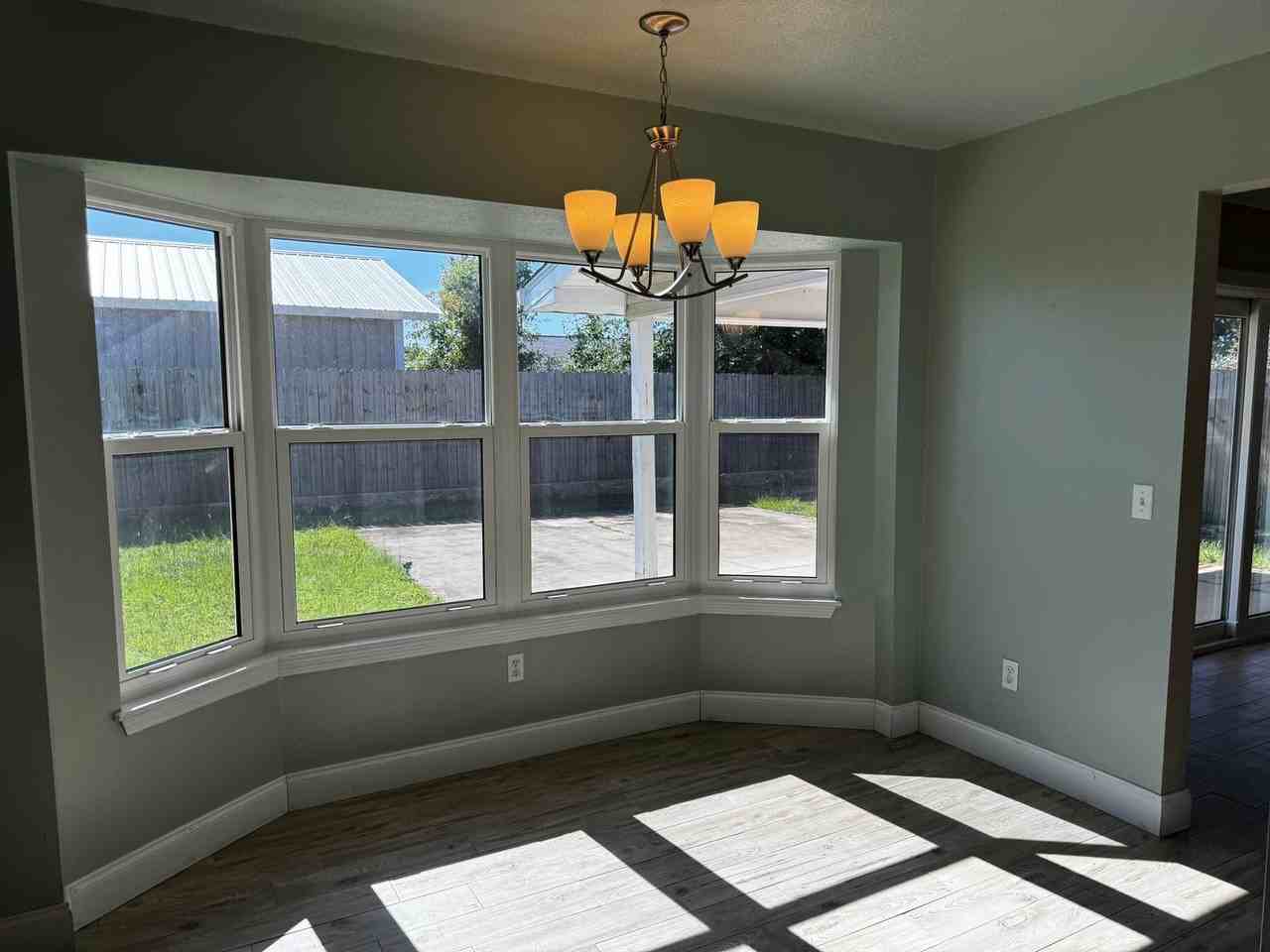 907 Lee Ct - Photo 5 of 21