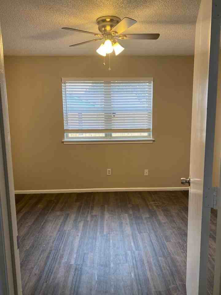 4646 Itasca St - Photo 7 of 9