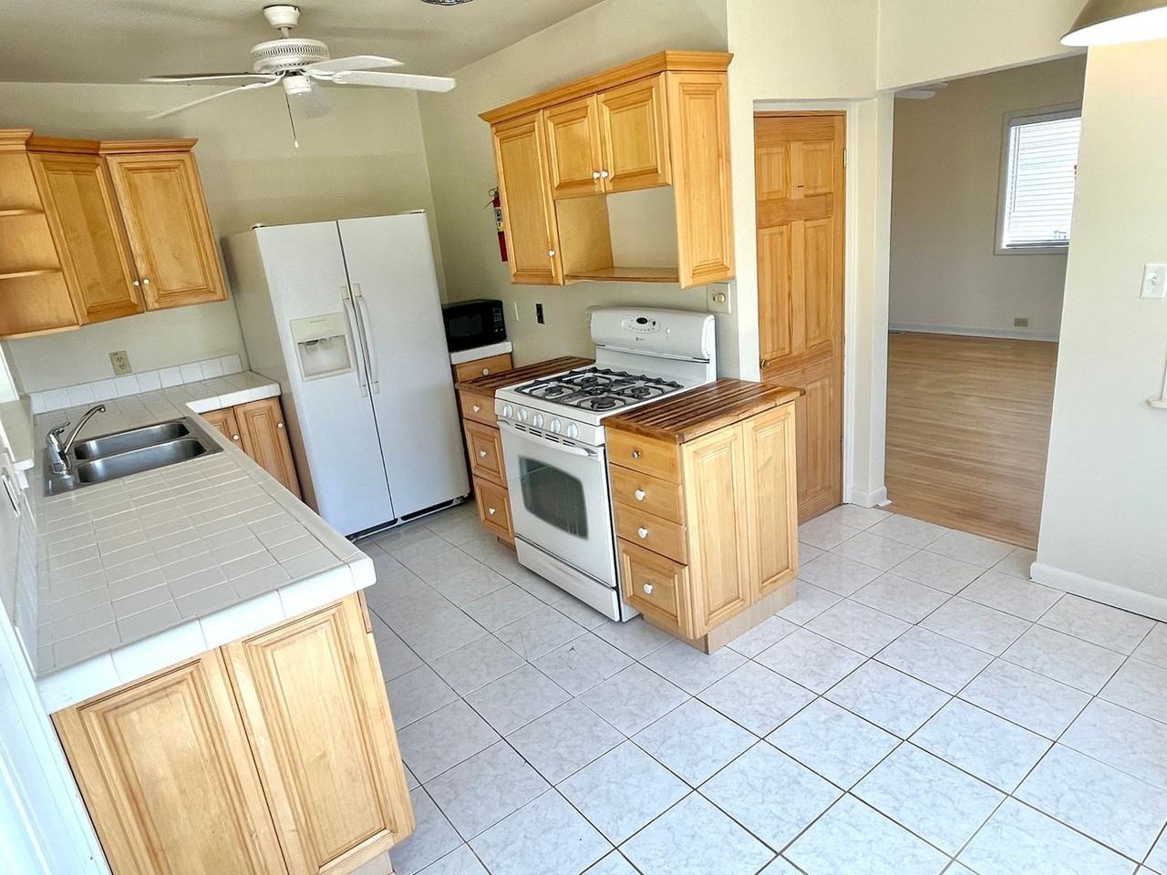 2219 Se 70th Ave - Photo 3 of 18