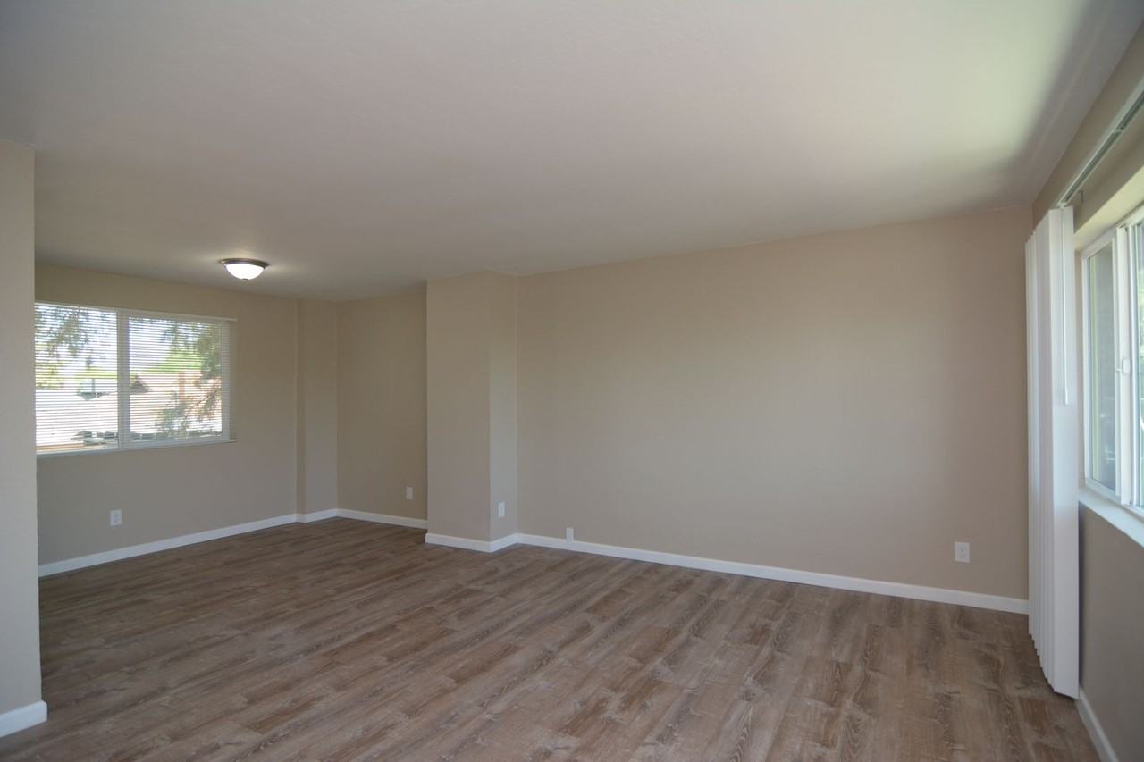 933 N 7th Ave - Photo 4 of 15