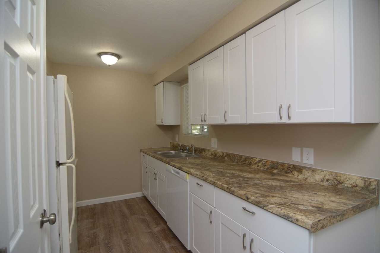 933 N 7th Ave - Photo 7 of 15