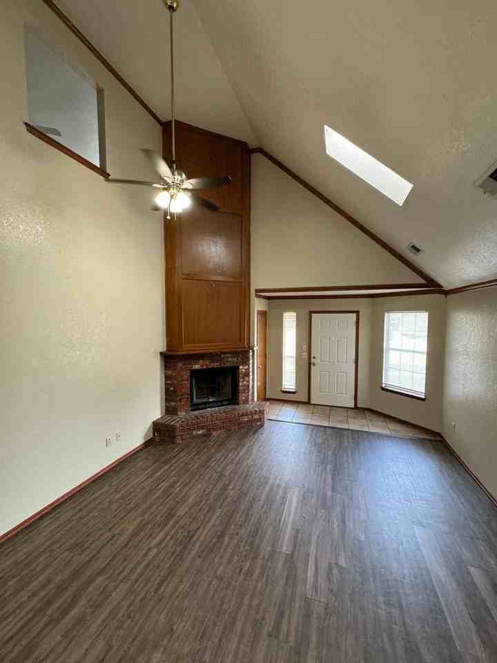 2618 Briarcliff Dr - Photo 2 of 14