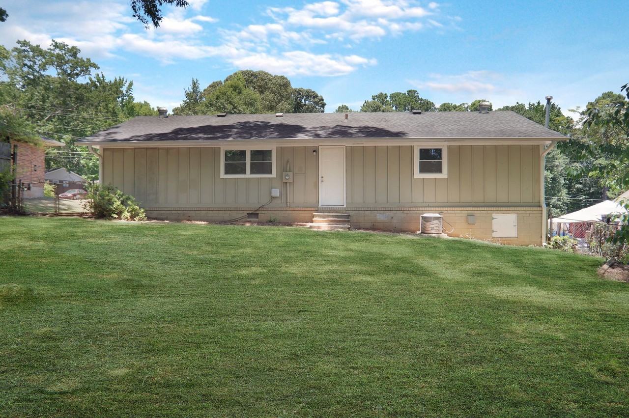 8206 Huntington Dr - Photo 2 of 25