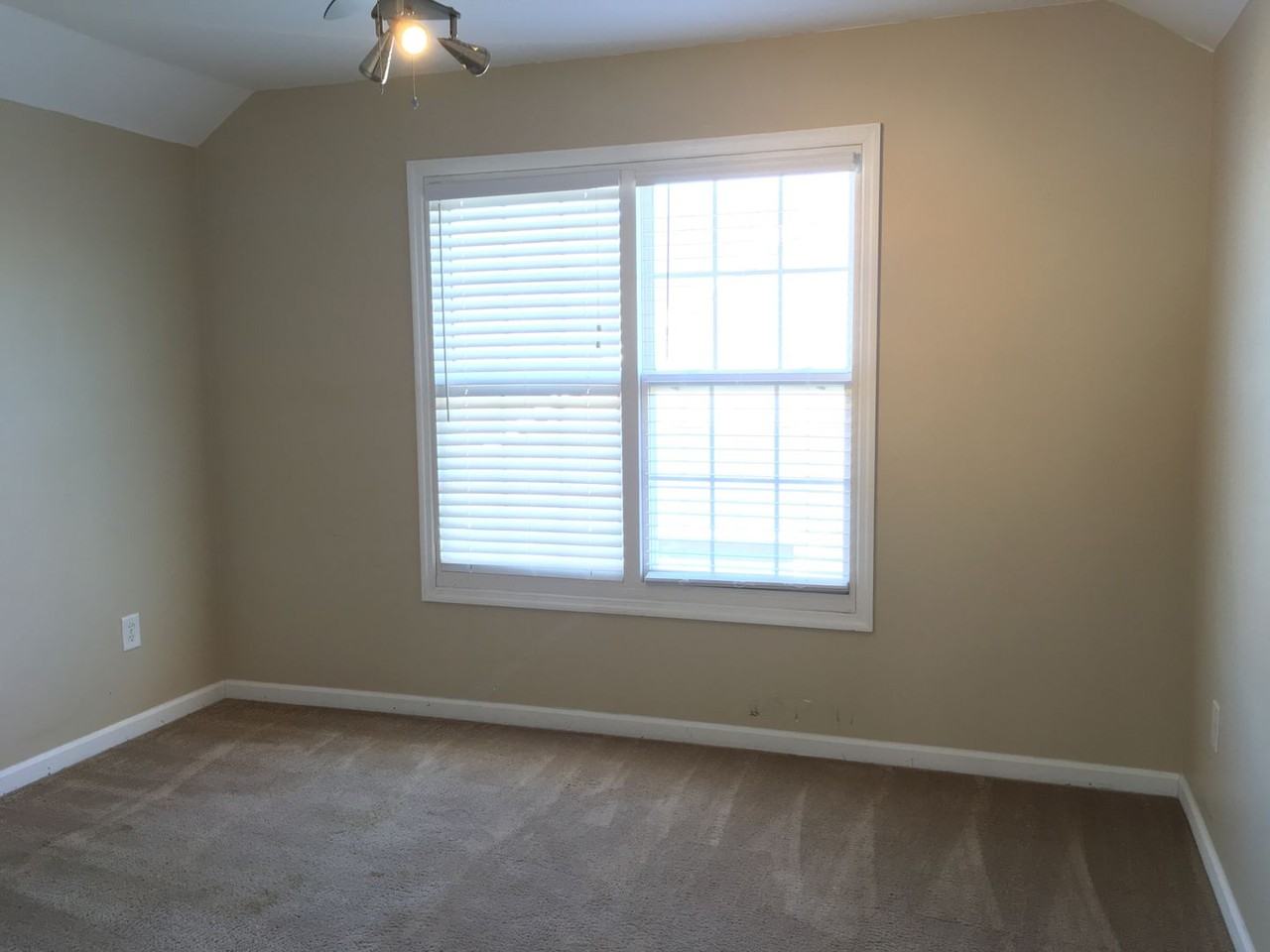 241 Collinwood Dr - Photo 6 of 16