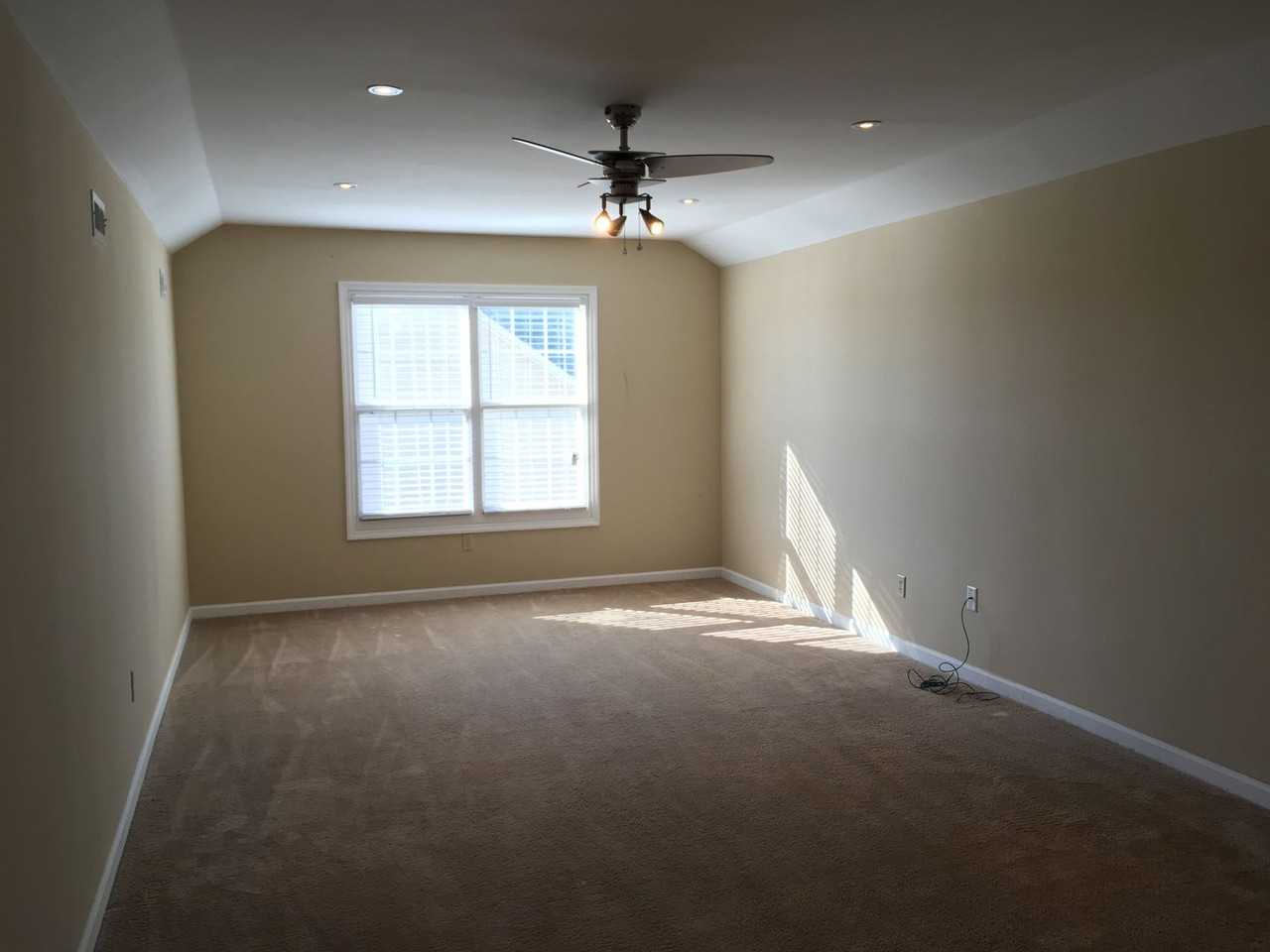 241 Collinwood Dr - Photo 2 of 16