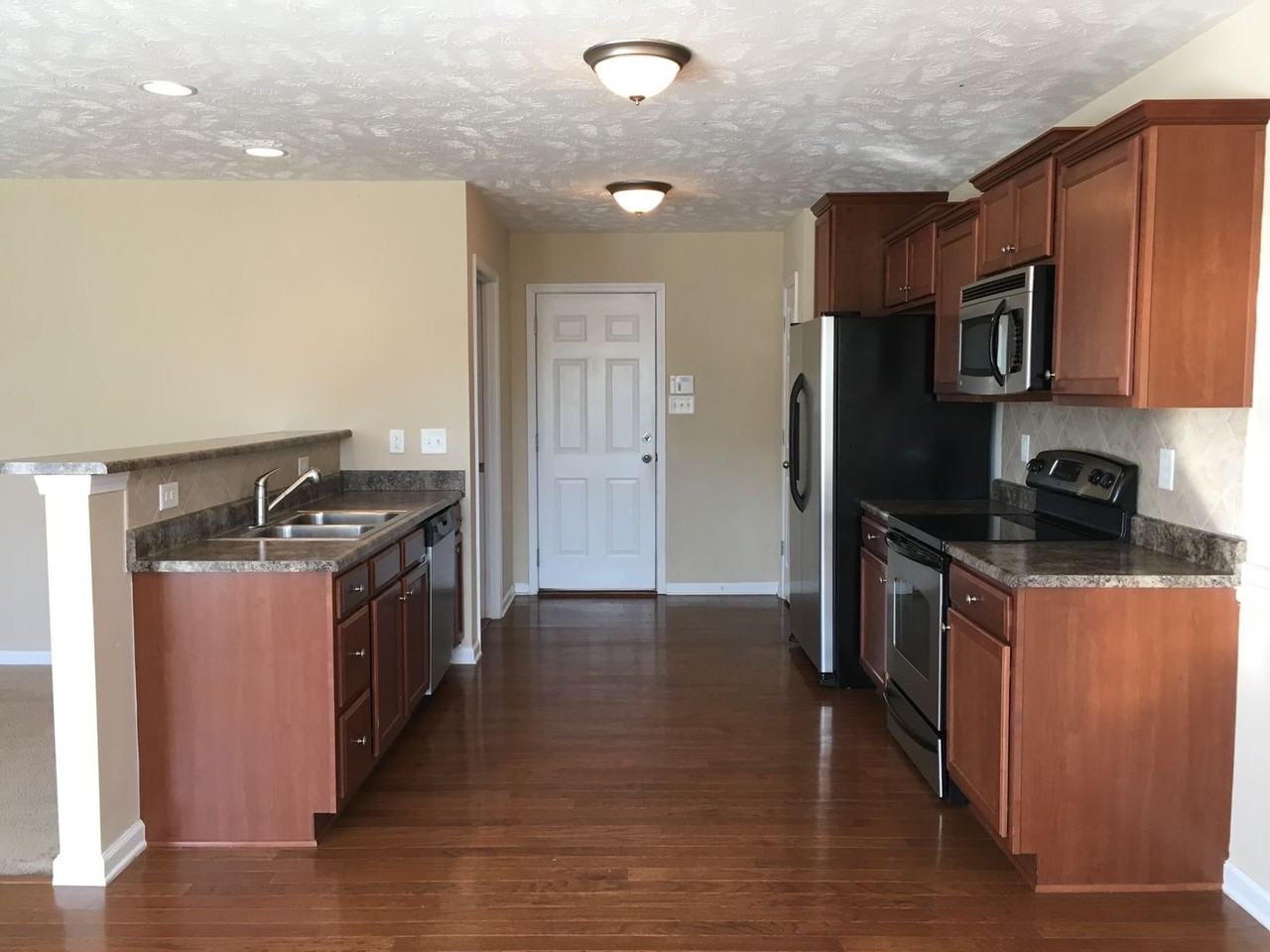 241 Collinwood Dr - Photo 3 of 16