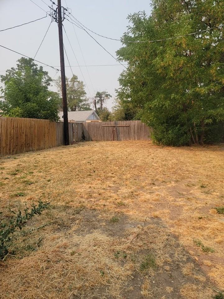 320 W Court St - Photo 3 of 11