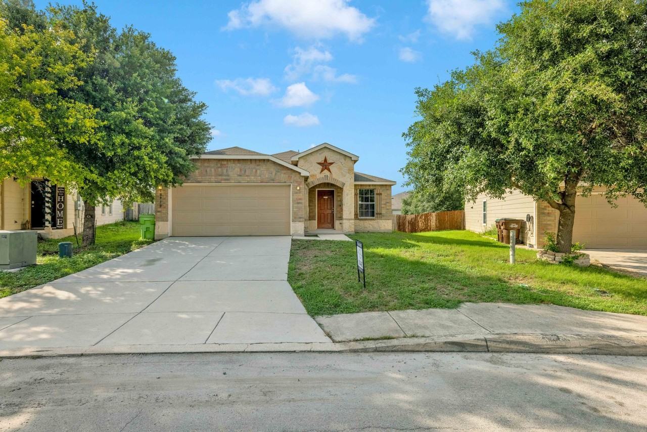 10910 Rustic Spoke, San Antonio, TX 78245 3 Bedroom House for 1,650