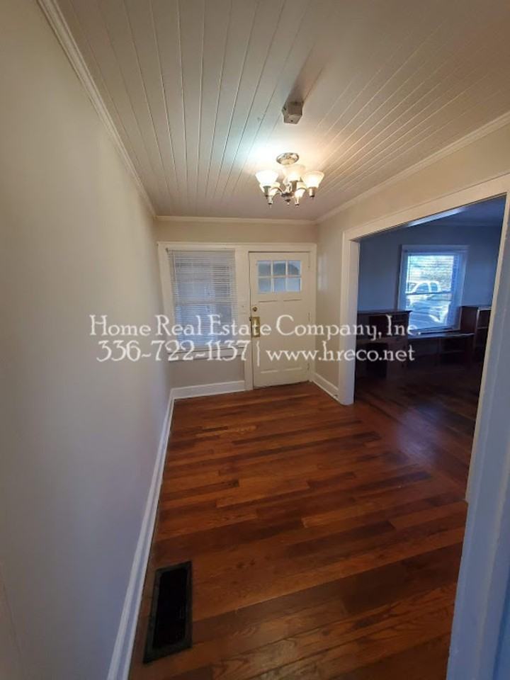 1354 Westbrook Plaza Dr - Photo 3 of 16