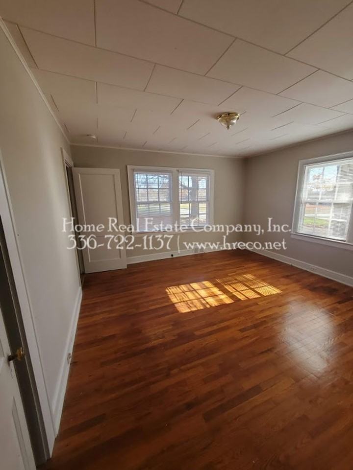 1354 Westbrook Plaza Dr - Photo 4 of 16