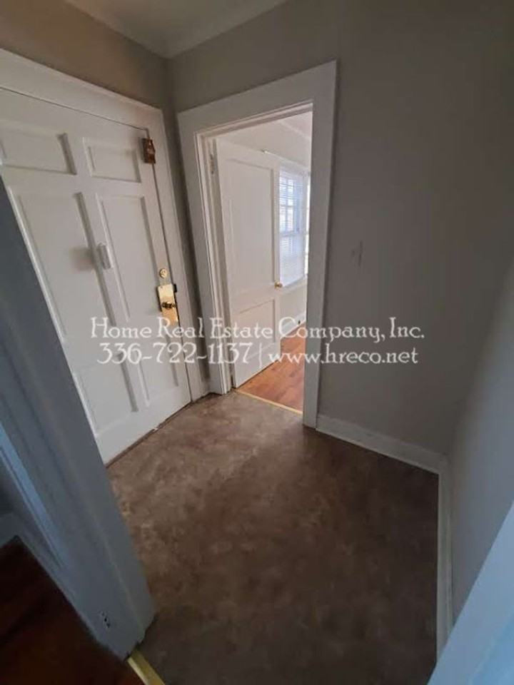 1354 Westbrook Plaza Dr - Photo 5 of 16