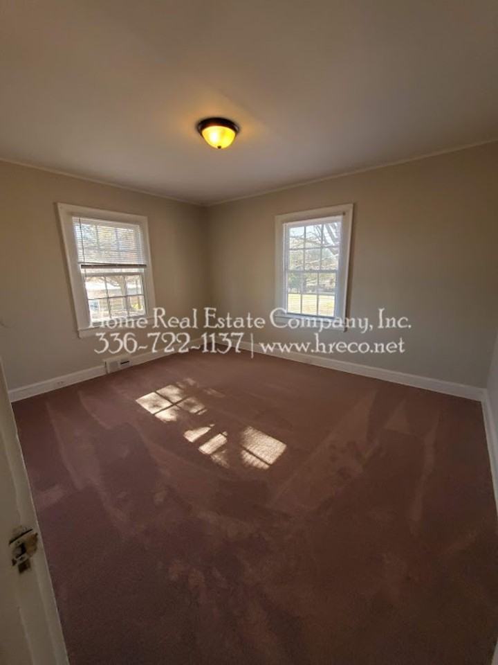 1354 Westbrook Plaza Dr - Photo 7 of 16