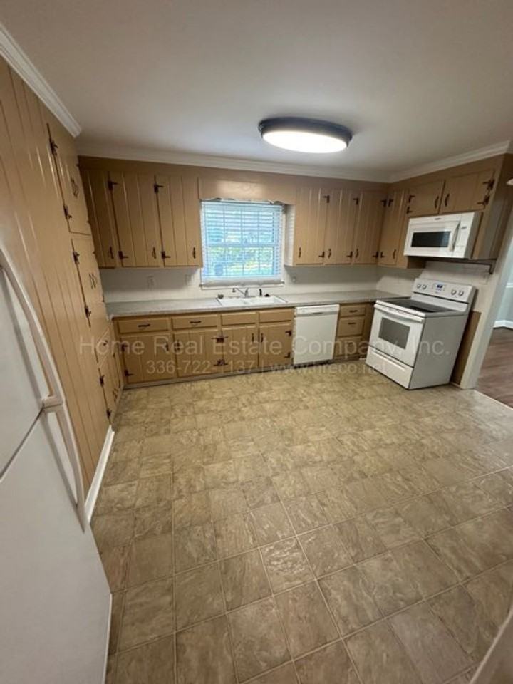 2831 Saint Claire Rd - Photo 3 of 12