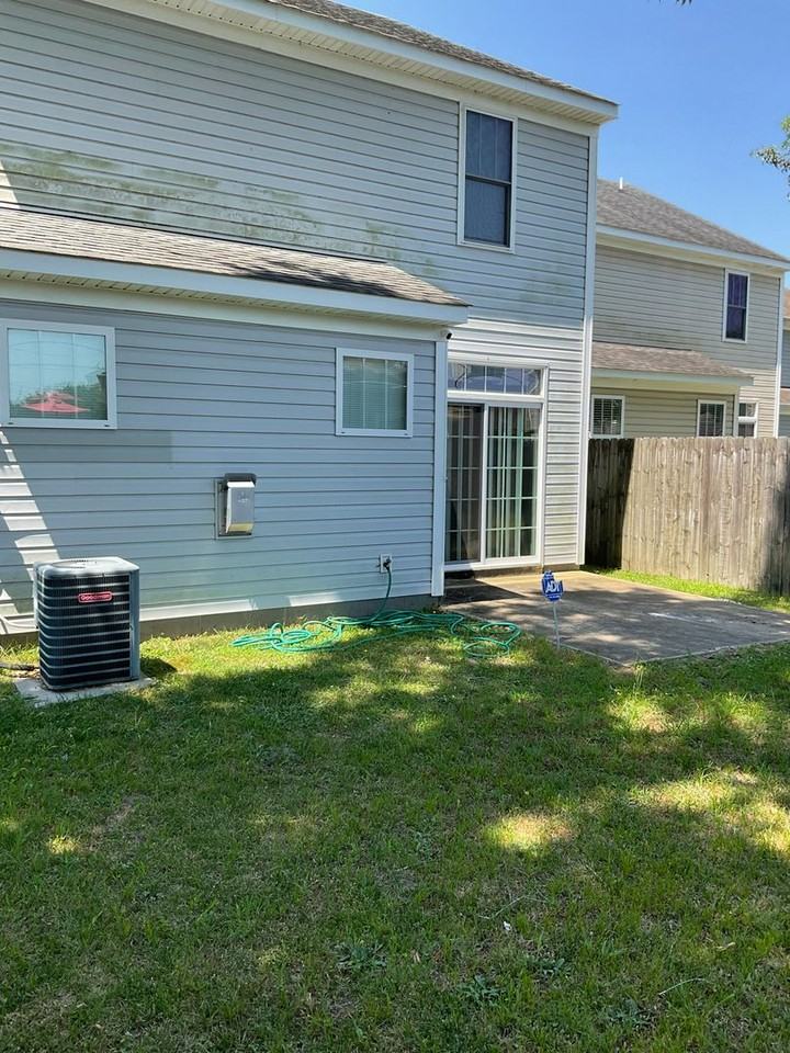 1305 Riddick St - Photo 2 of 13