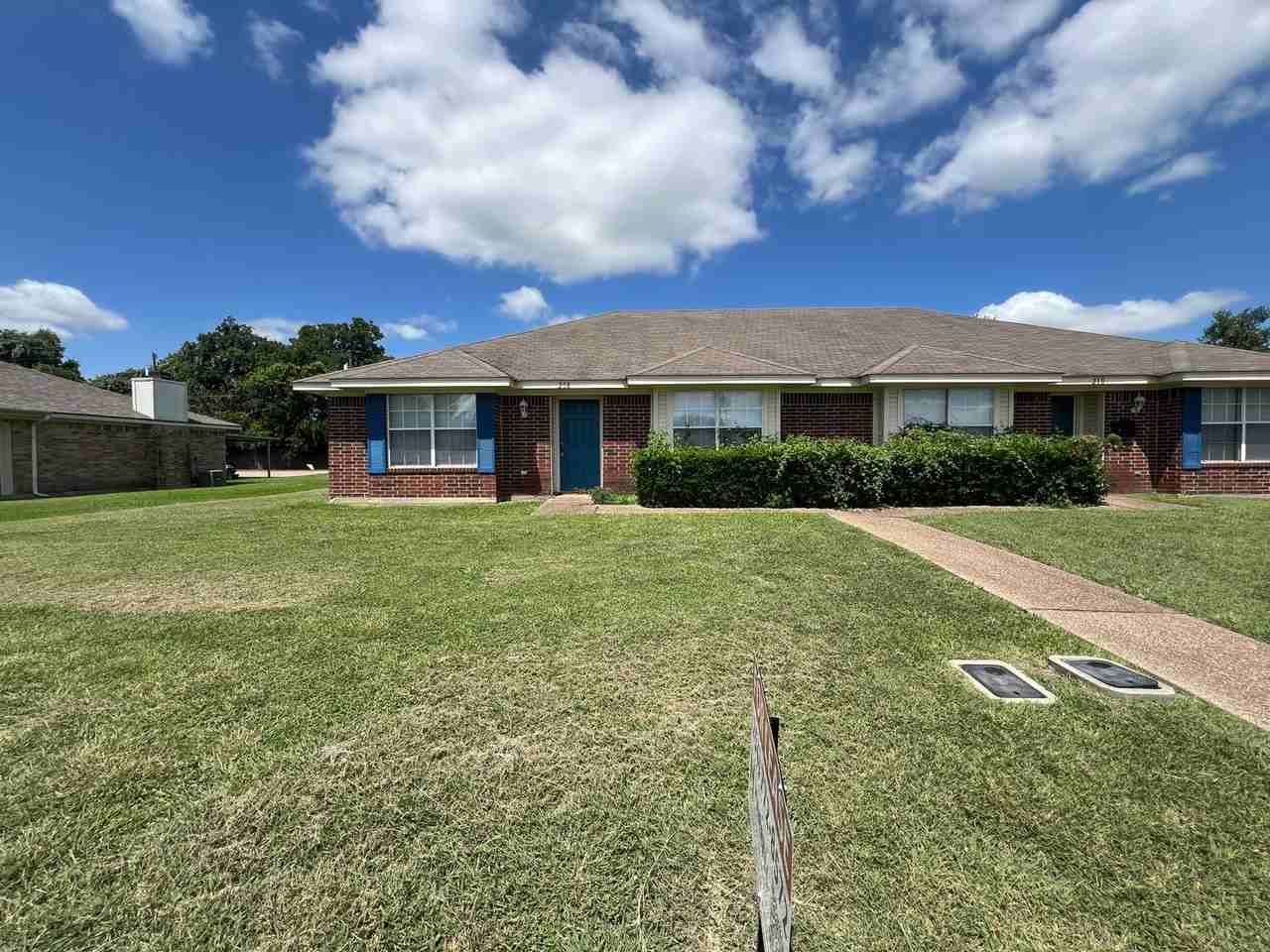 208 Cathy Dr - Photo 2 of 10