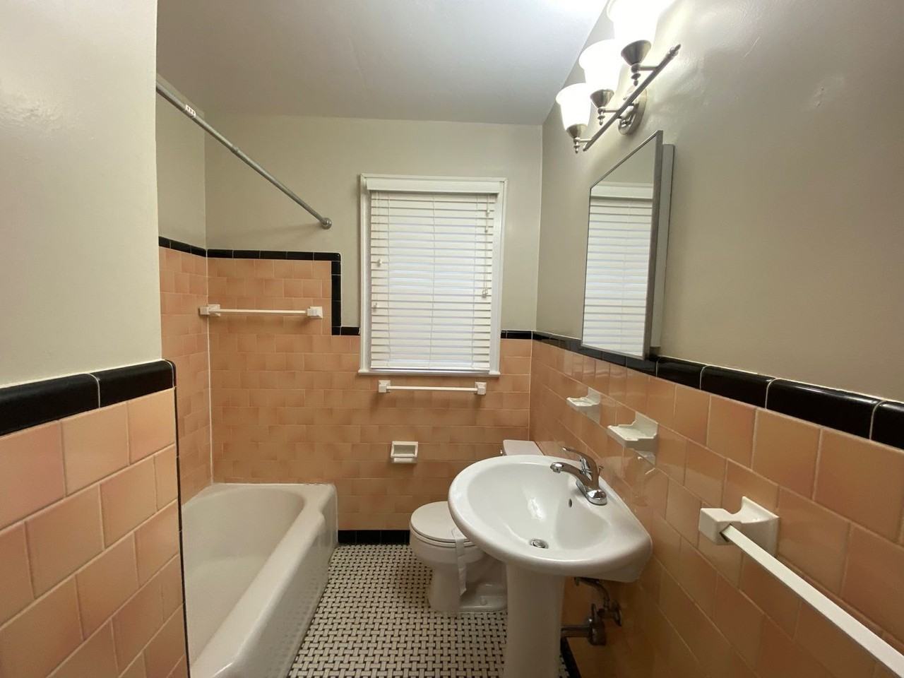 948 Alachua Ave - Photo 7 of 33