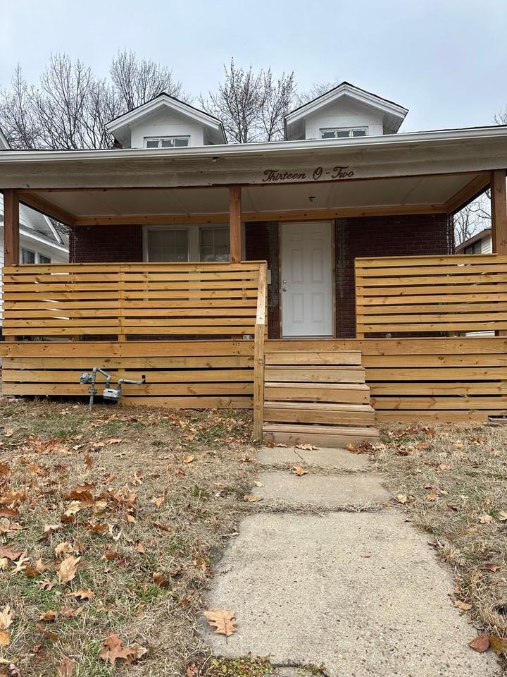 1302 E 62nd St - Photo 4 of 10