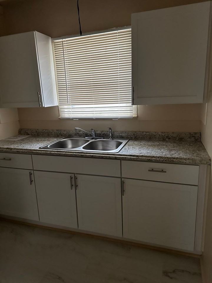 1302 E 62nd St - Photo 6 of 10