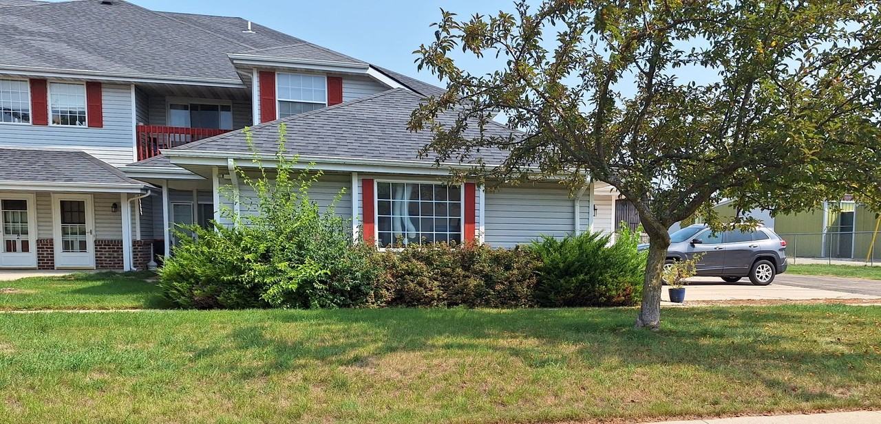 Hustisford Apartments-Hustisford - Photo 2 of 6