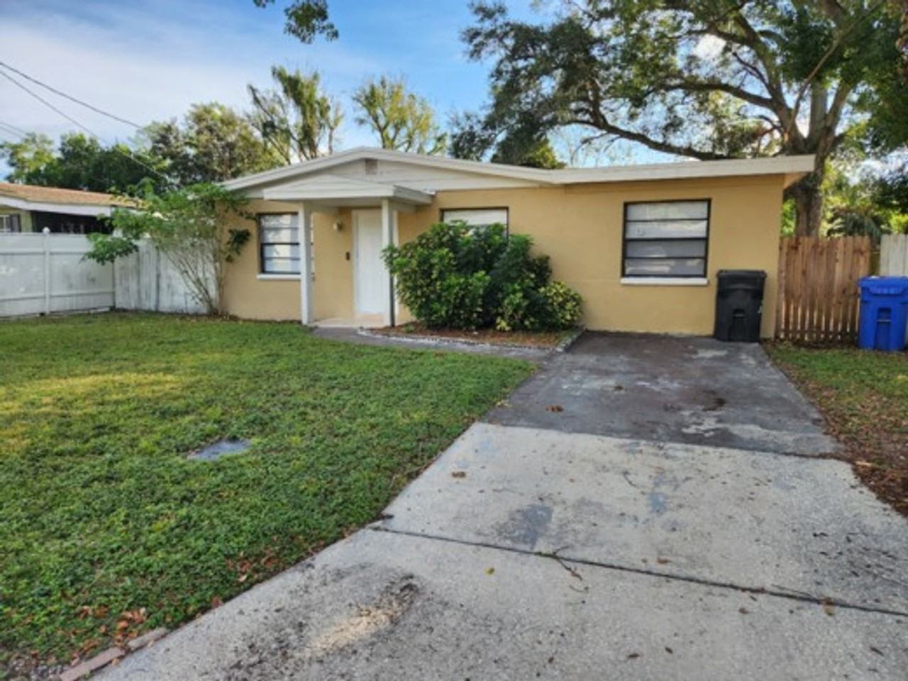 6413 N 44th St - Photo 2 of 21