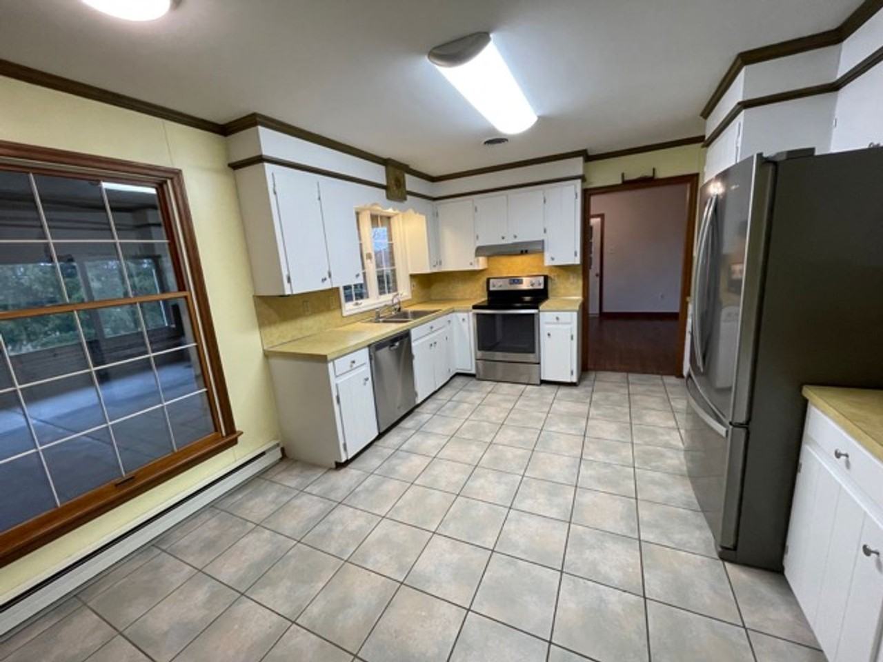 735 East King Street - Photo 4 of 19