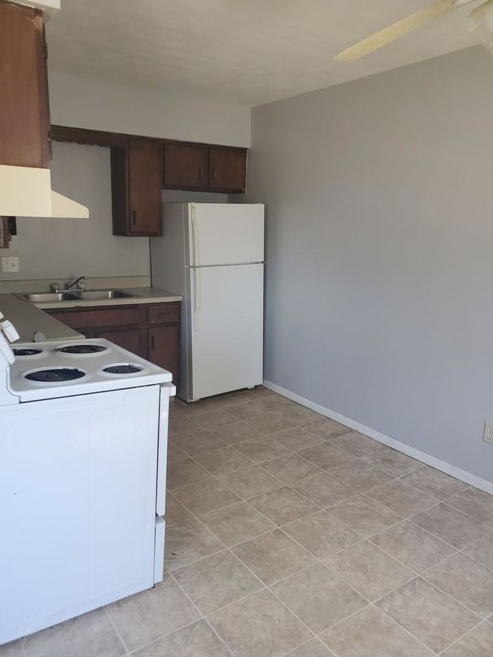 620 W 63rd - Photo 2 of 17
