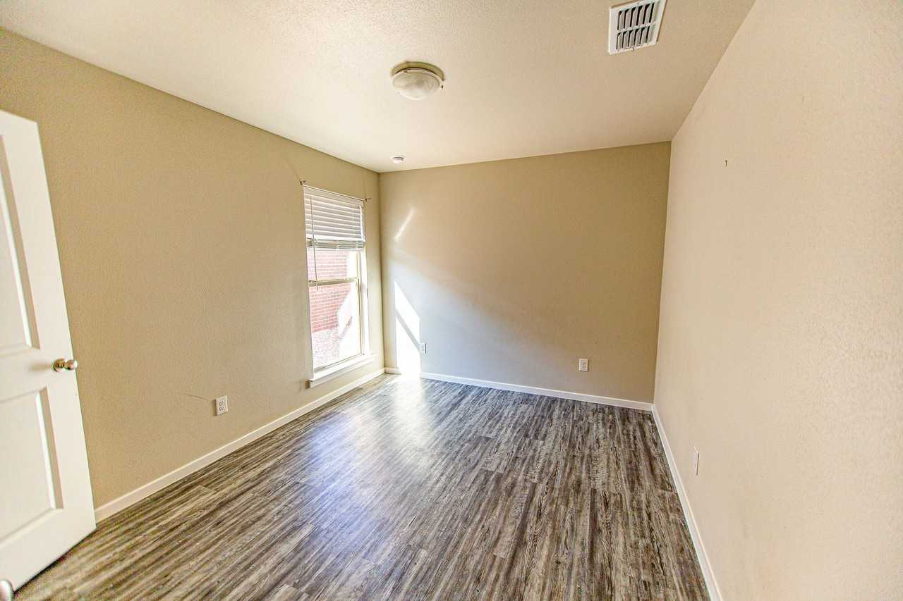 Willowbend - 1919 Langford Ave - Photo 2 of 5