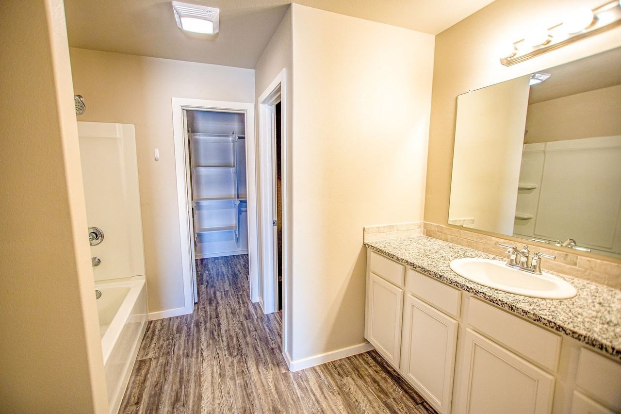 Willowbend - 1919 Langford Ave - Photo 3 of 5