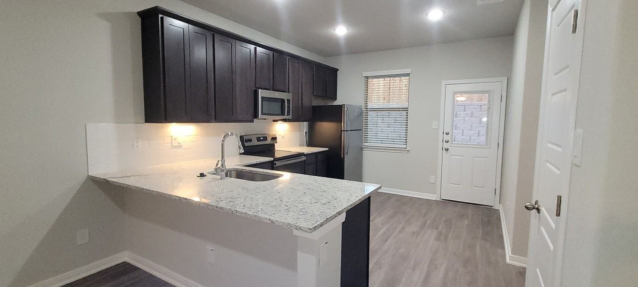 326 Caleb Ct - Photo 4 of 15