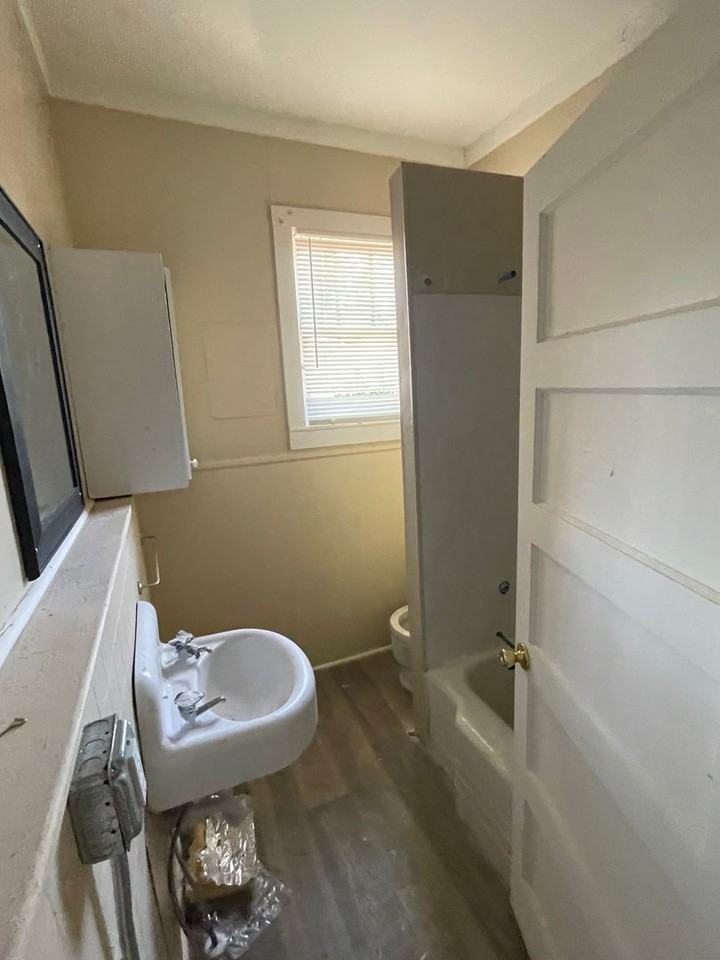 1339 Glover St - Photo 2 of 10