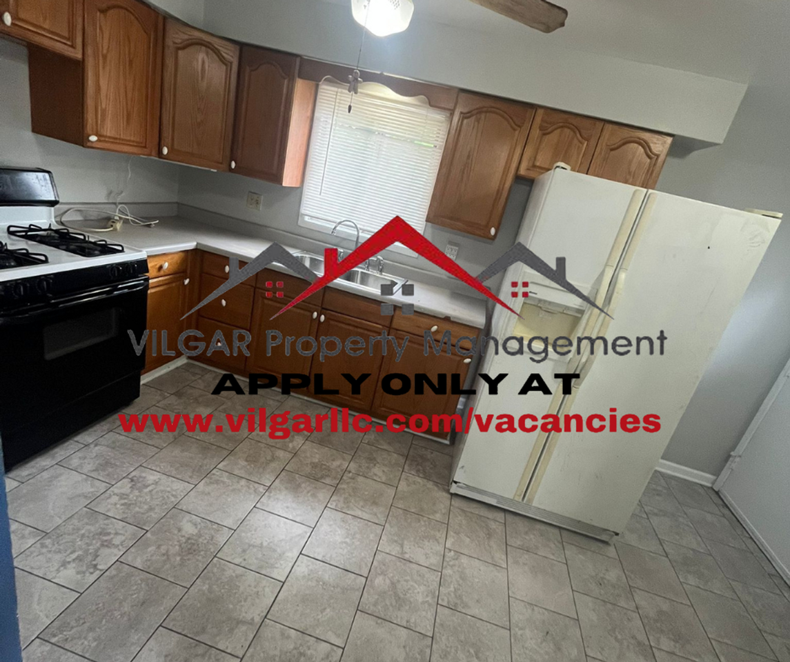 4114 Catalpa St - Photo 2 of 17