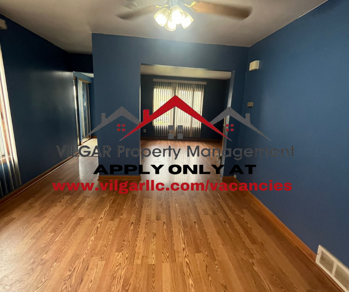4114 Catalpa St - Photo 3 of 17