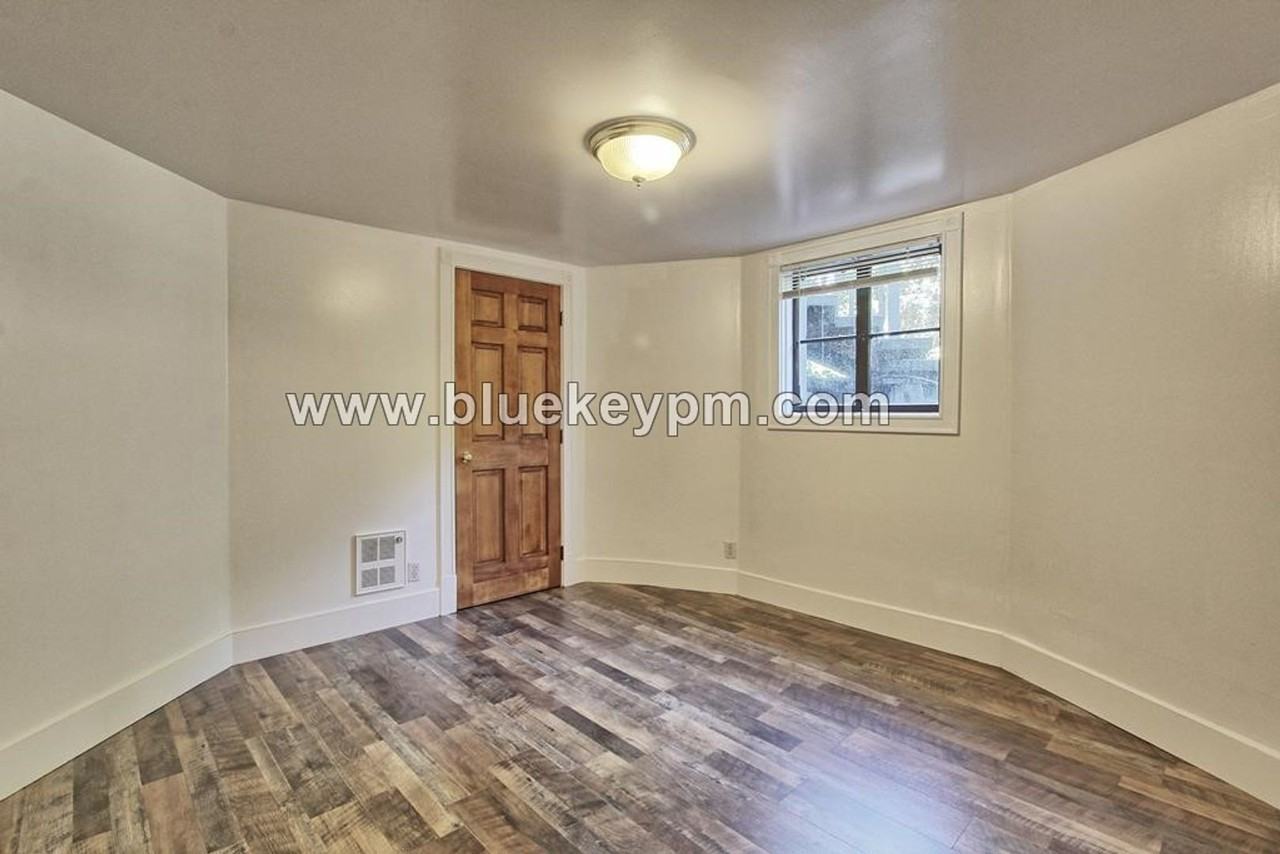 3419 Sw Naito Pkwy - Photo 7 of 9