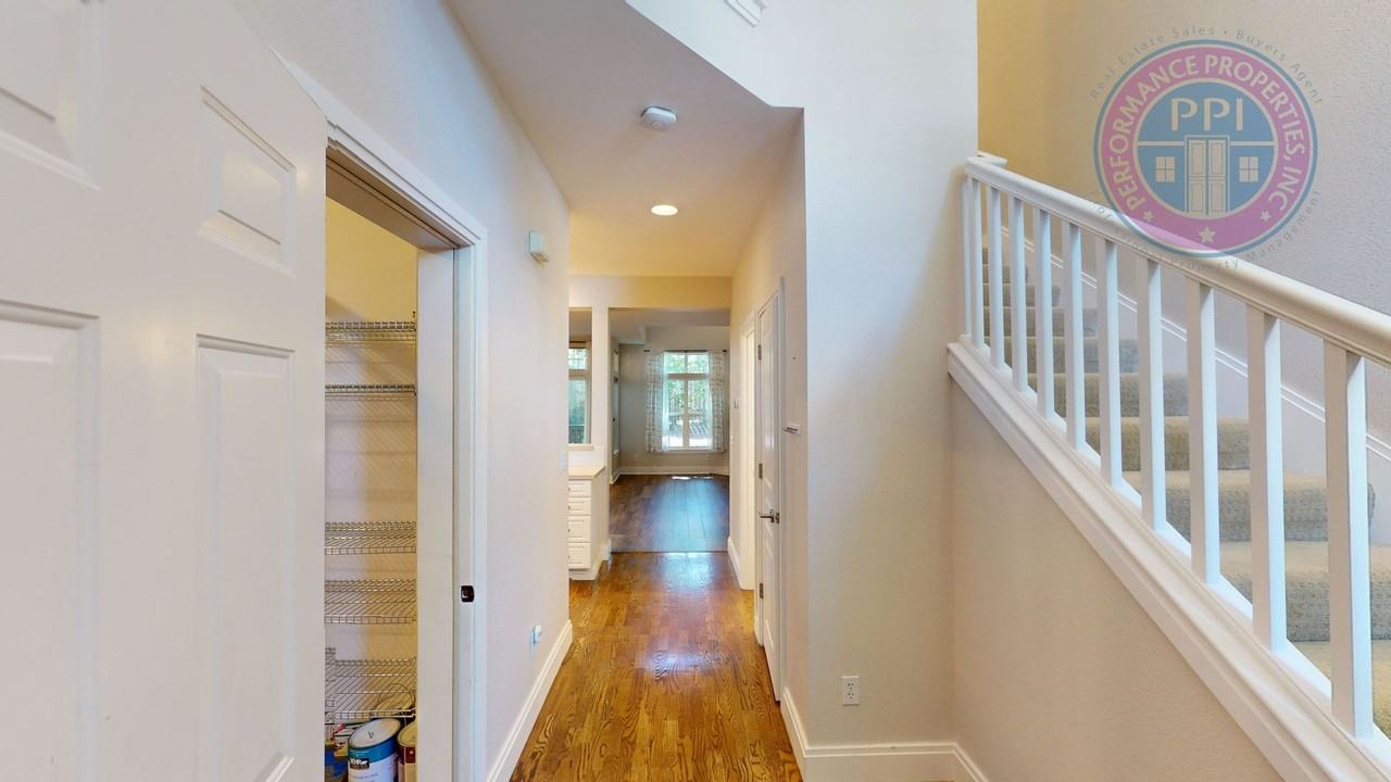 12374 Sw Meader Way - Photo 2 of 25