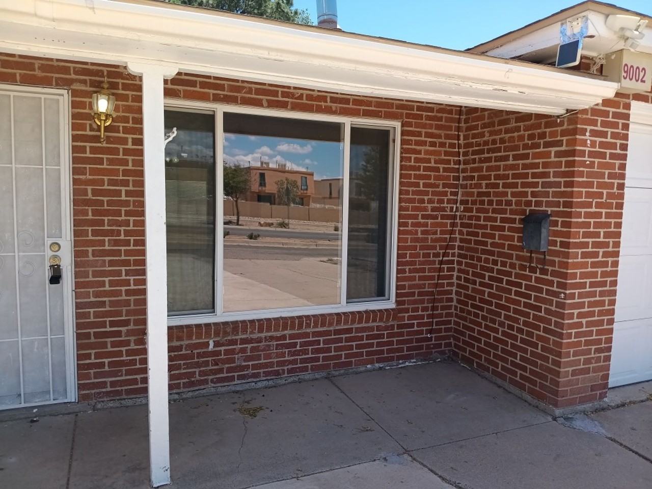 9002 Candelaria Rd Ne - Photo 2 of 20