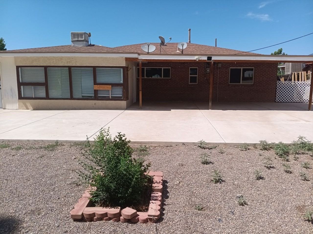 9002 Candelaria Rd Ne - Photo 3 of 20