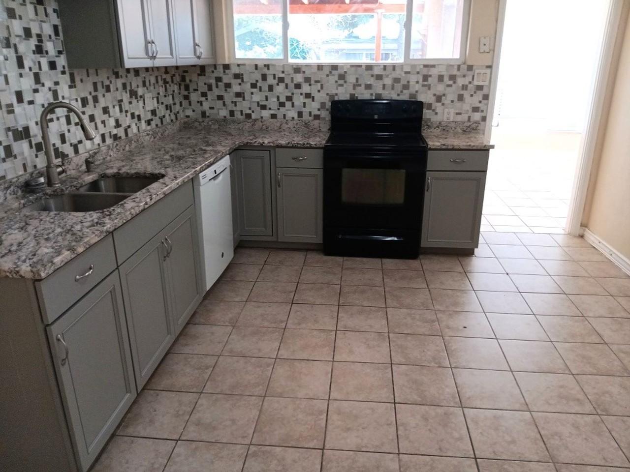 9002 Candelaria Rd Ne - Photo 5 of 20