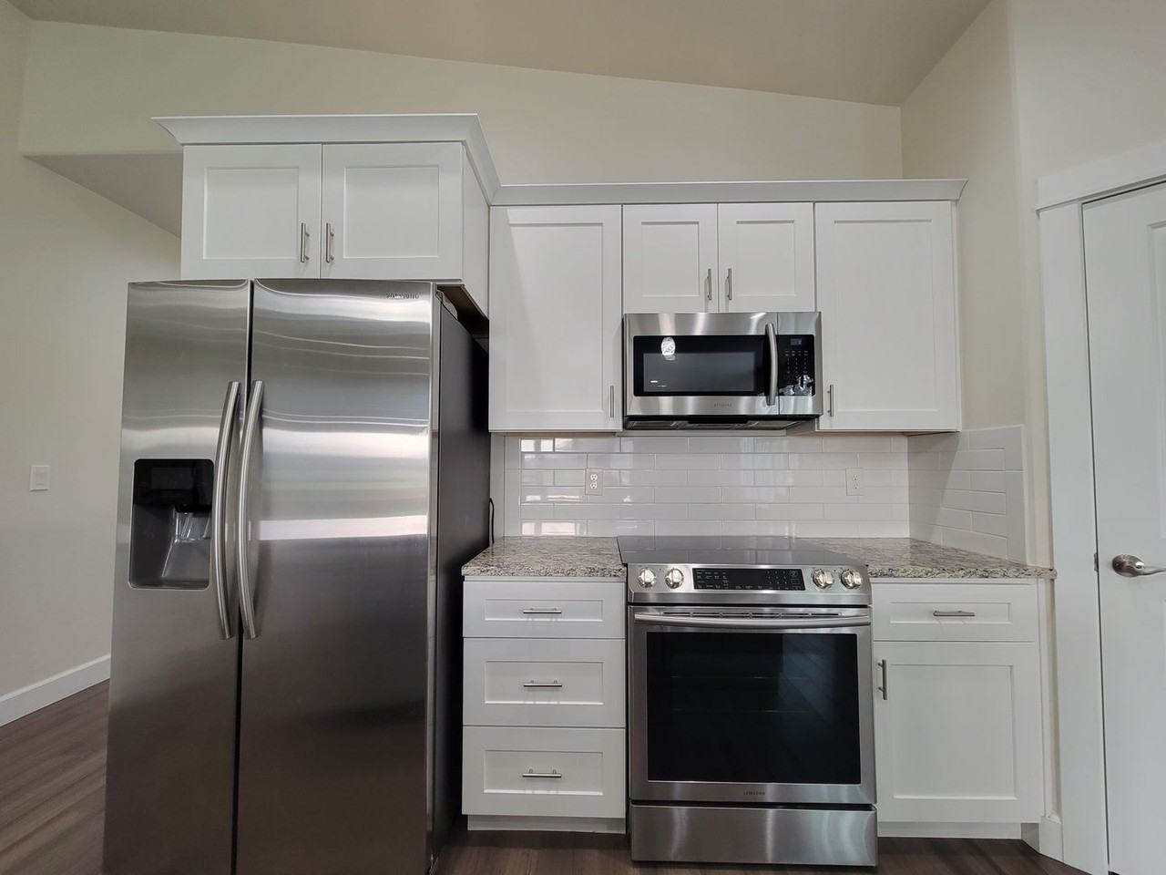 2234 Morris Ave - Photo 6 of 23