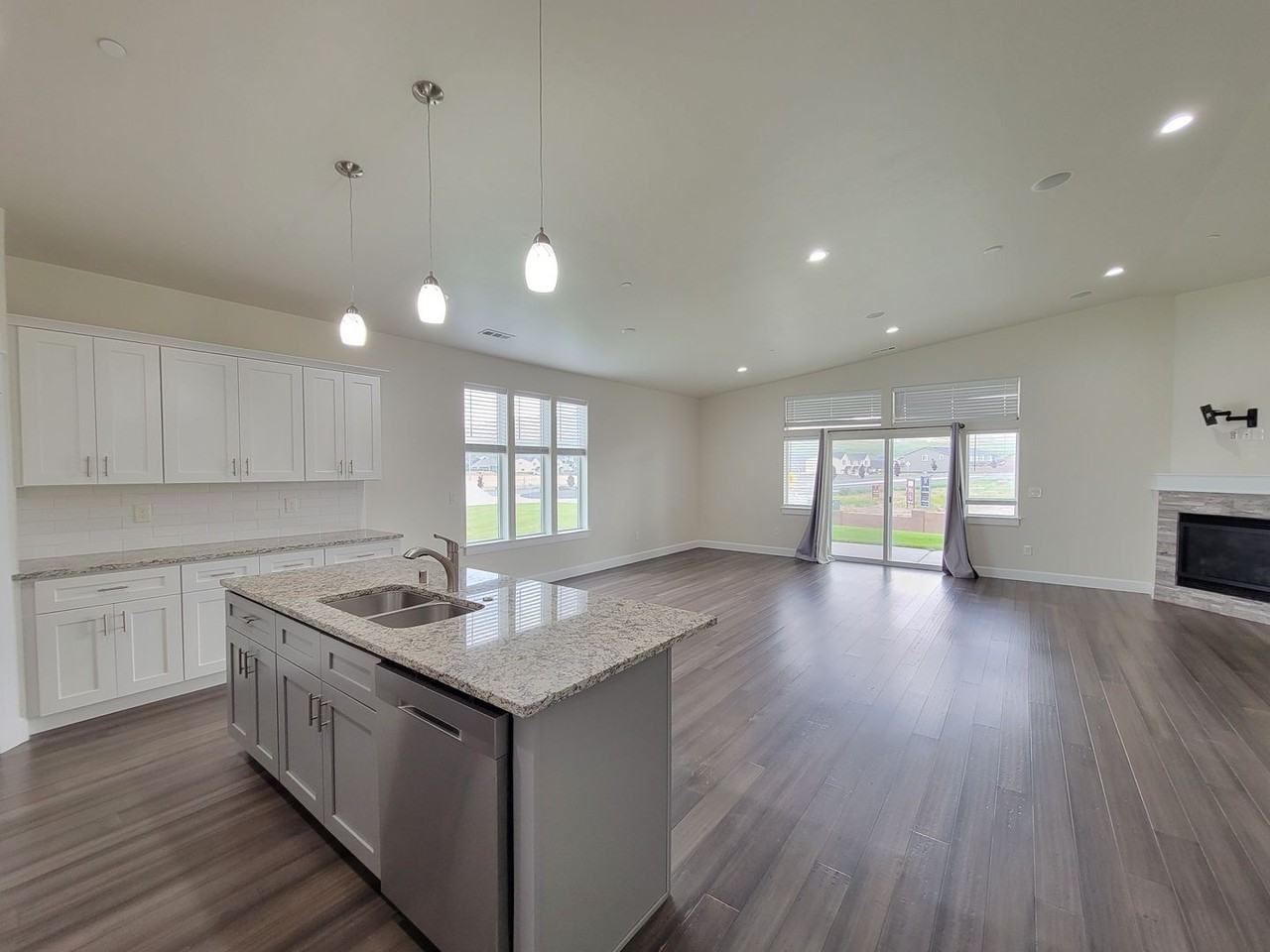 2234 Morris Ave - Photo 7 of 23
