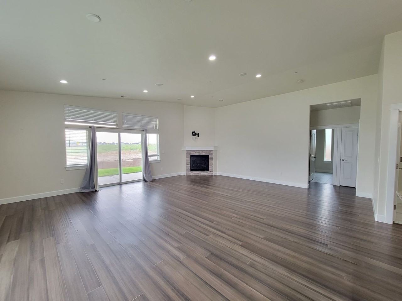2234 Morris Ave - Photo 2 of 23