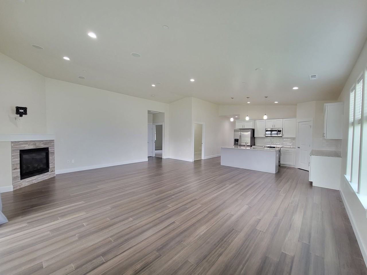 2234 Morris Ave - Photo 3 of 23
