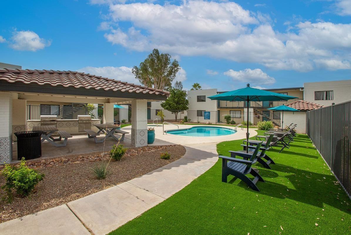 201 W Blacklidge Dr - Photo 2 of 24