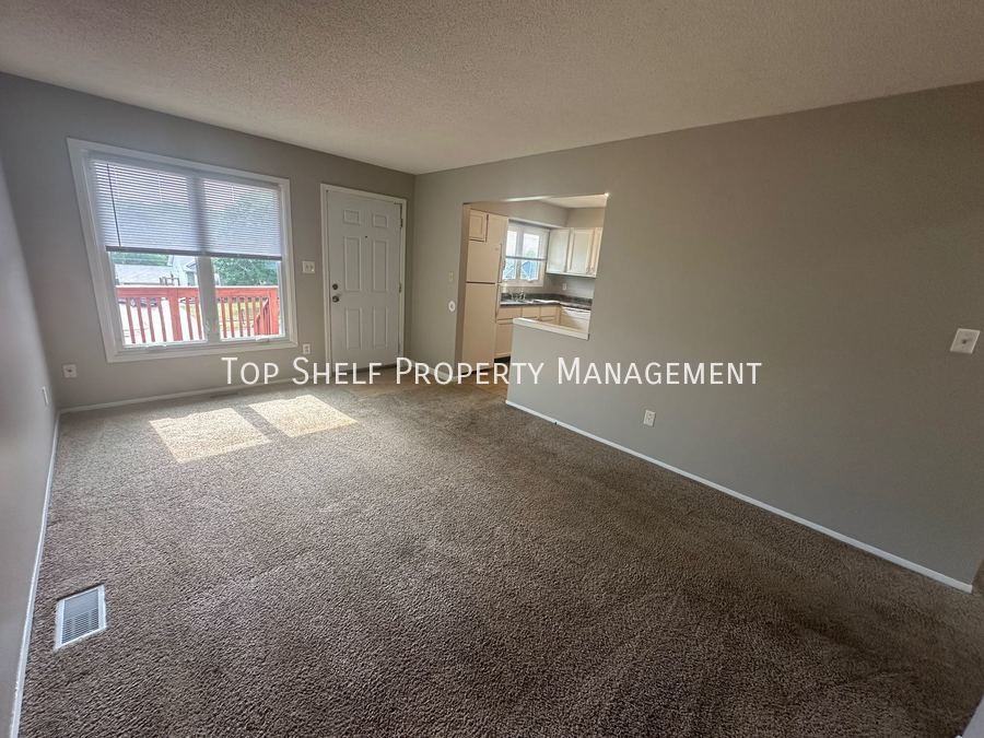 5207 Se 5th St - Photo 3 of 13